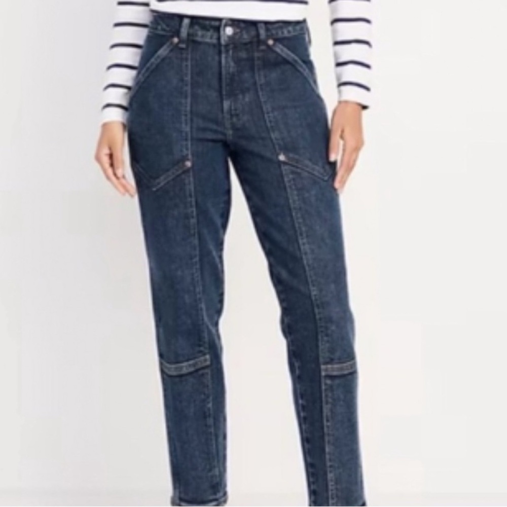 Old navy woman’s o.g. Straight jeans size 4 utility pockets
Dark wash front seam